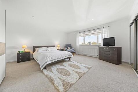 Bedroom 2 (3).JPG