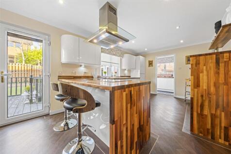Kitchen (2).JPG