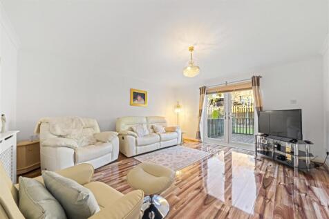 Sitting Room (2).JPG