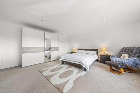 Bedroom 2 (4).jpg