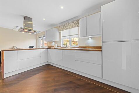 Kitchen (1).jpg