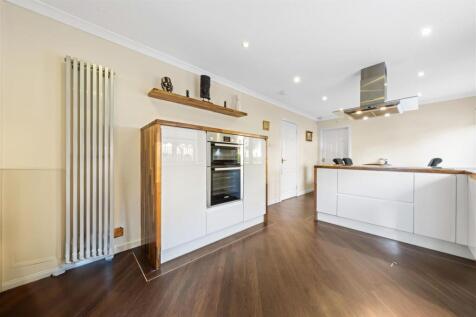 Kitchen (4).jpg