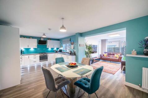 Kitchen / Dining
