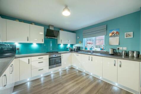 Kitchen / Dining