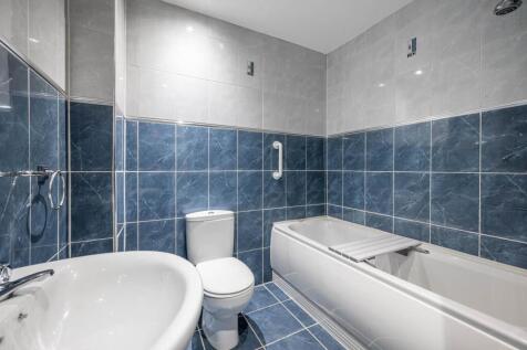 Bathroom 2.jpg