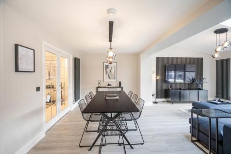 Kitchen Dining Area