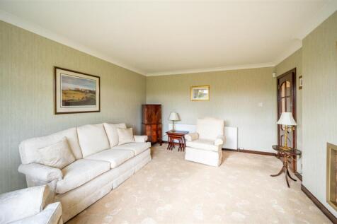 Living Room (3).jpg
