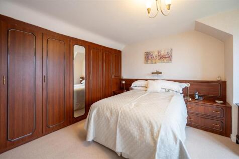 Bedroom 1 (1).jpg