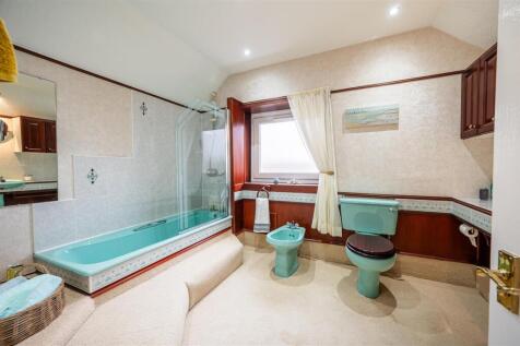 Bathroom.jpg