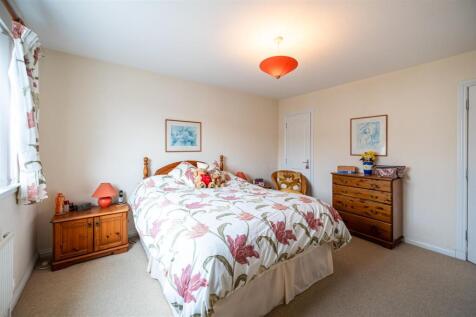 Bedroom1 (2).jpg