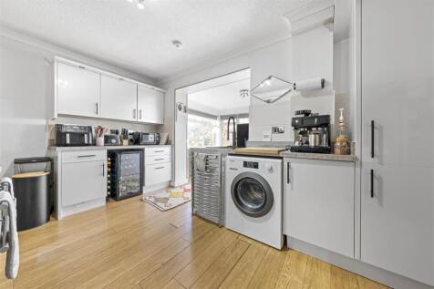 Kitchen.JPG