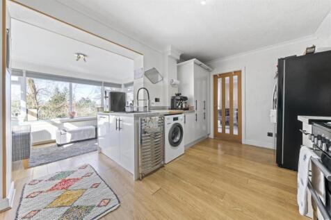 Kitchen 3.JPG