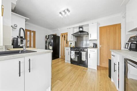 Kitchen 4.JPG