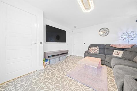 Living Room (1).jpg