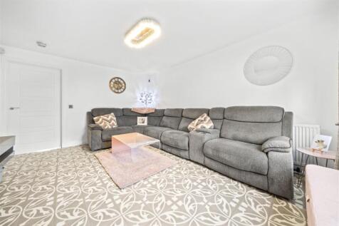 Living Room (2).jpg