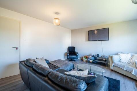Living Room (1).jpg