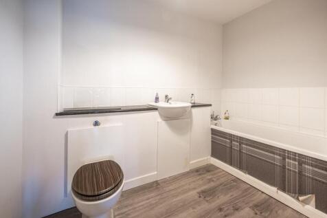 Bathroom (2).jpg