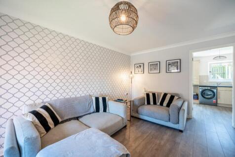 Living Room (2).jpg