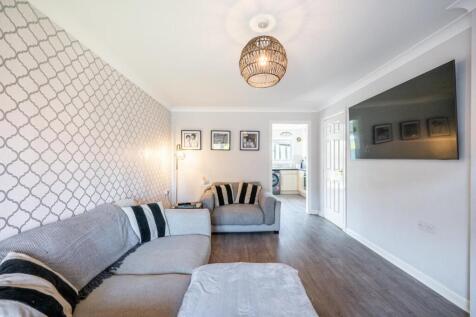 Living Room (3).jpg