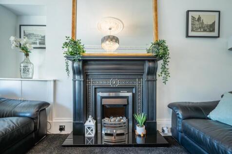 Living room (1).jpg