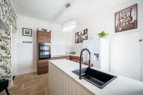 Kitchen (1).jpg