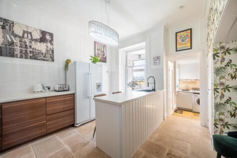 Kitchen (2).jpg
