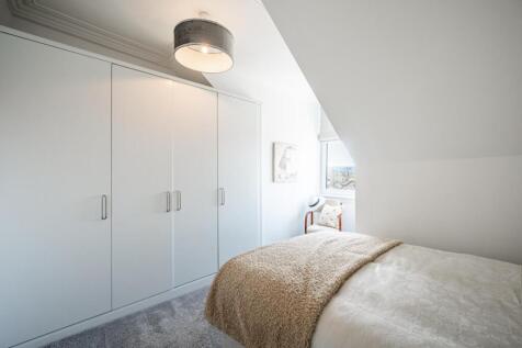 Bed2.jpg