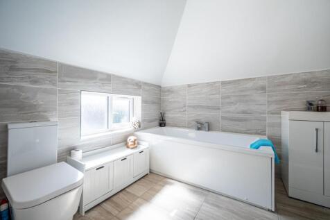 Bathroom (2).jpg