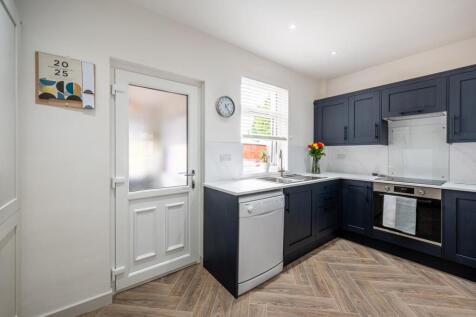 Kitchen (2).jpg