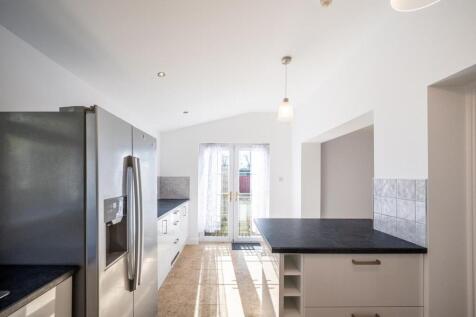 Kitchen (1).jpg