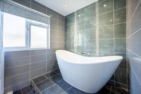 Bathroom (2).jpg
