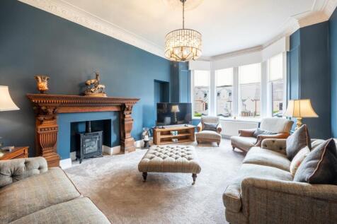 Living Room (2).jpg