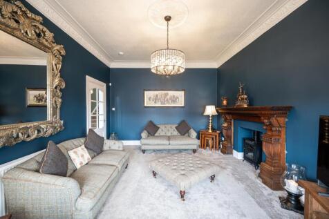 Living Room (3).jpg