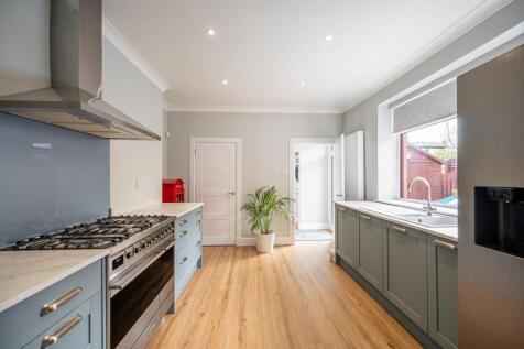 Kitchen (2).jpg