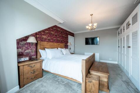 Bed1 (3).jpg