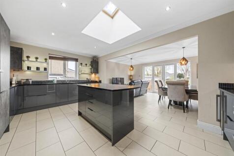 Kitchen (4).JPG