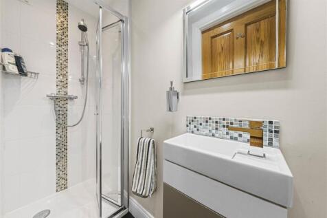 Shower Room (2).JPG