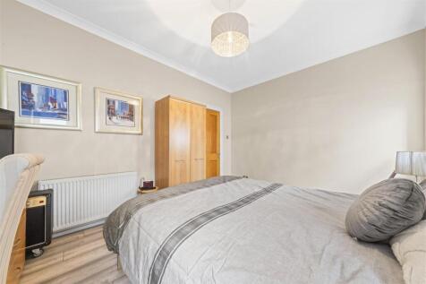 Bedroom 1 (3).JPG