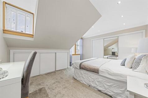 Master Bedroom (2).JPG