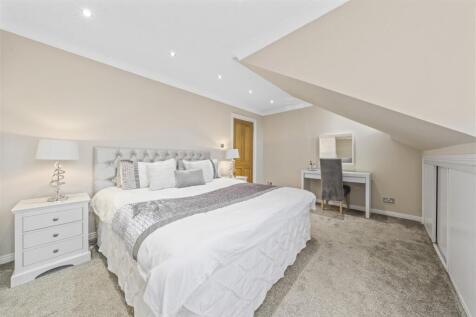 Master Bedroom (3).JPG