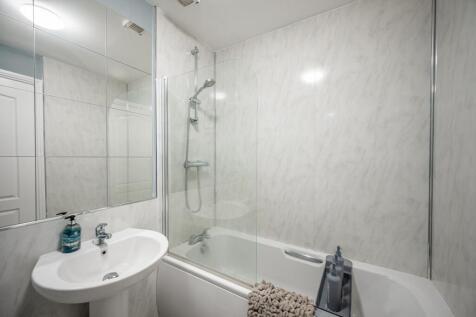 Bathroom (1).jpg