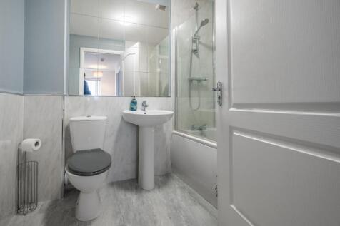 Bathroom (2).jpg