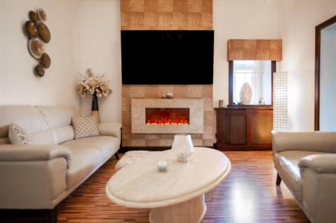 SITTINGROOM.jpg
