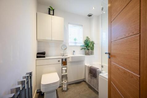 Bathroom (2).jpg