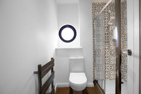 ensuite.jpg