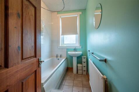 Bathroom (2).jpg