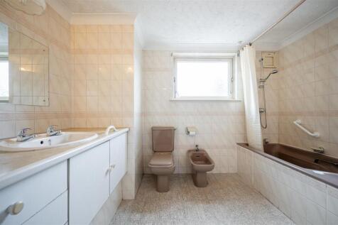 Bathroom.jpg