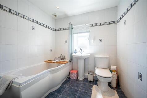Bathroom.jpg