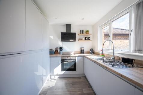 Kitchen (2).jpg