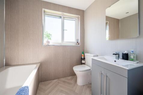 Bathroom (1).jpg